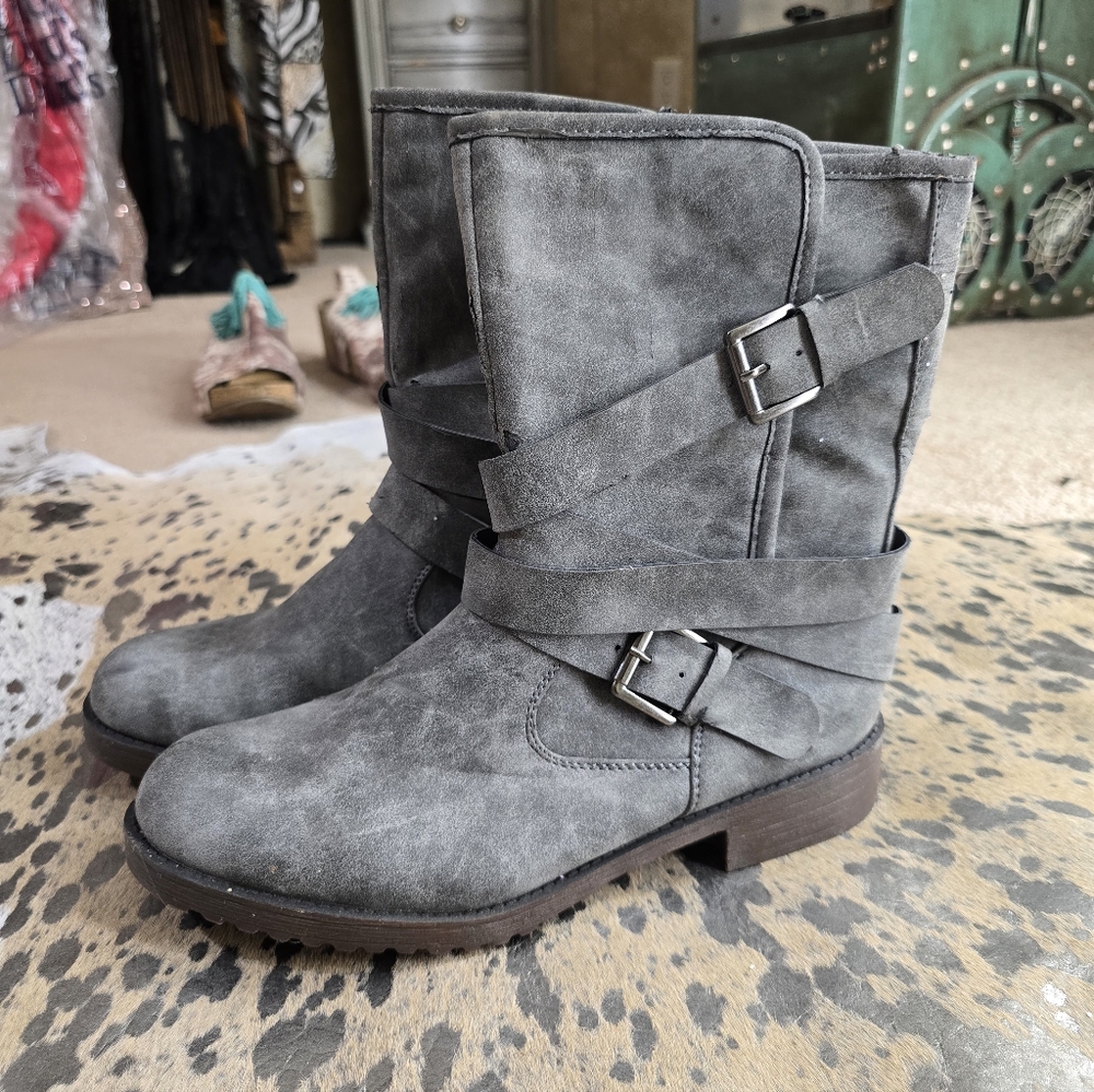 Nereida Gray Women's Booties